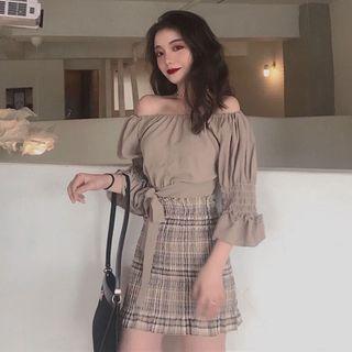 3/4-sleeve Off-shoulder Top / Plaid Mini Mermaid Skirt