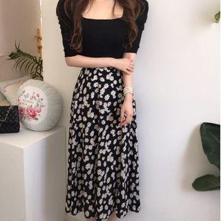 Elbow-sleeve T-shirt / Flower Print Midi A-line Skirt