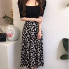 Elbow-sleeve T-shirt / Flower Print Midi A-line Skirt