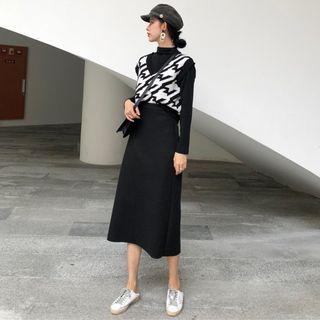 Sweater Vest / Long-sleeve T-shirt / A-line Midi Skirt