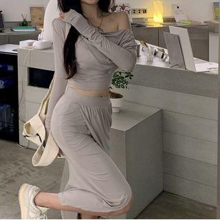 Long-sleeve One-shoulder T-shirt / Side-slit Pencil Skirt