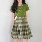 Short-sleeve T-shirt / Plaid Pleated Mini Skirt