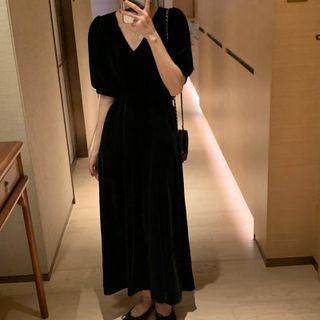 Short-sleeve Plain Velvet Dress Black - One Size
