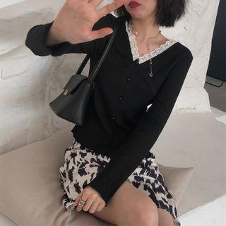 V-neck Lace Trim Crop Top