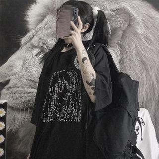Elbow-sleeve Cartoon Face Print T-shirt