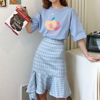 Short-sleeve Print T-shirt / Plaid Fitted Skirt