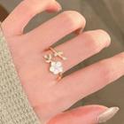 Flower Ring White & Gold - One Size