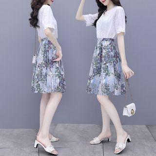 Set: Lace Trim V-neck Short-sleeve Blouse + Floral A-line Skirt
