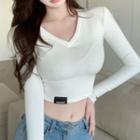 V-neck Applique Cropped T-shirt