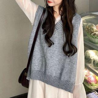 Knit Vest / Long-sleeve Ruffled Dress