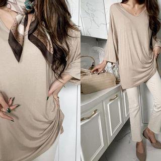 Wide-sleeve V-neck T-shirt