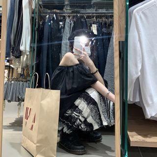 Short-sleeve Off-shoulder Top / Printed Wide-leg Capri Pants