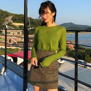 Long-sleeve T-shirt / Leopard Print Mini A-line Skirt