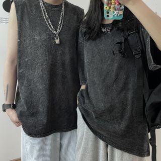 Elbow-sleeve T-shirt / Sleeveless T-shirt