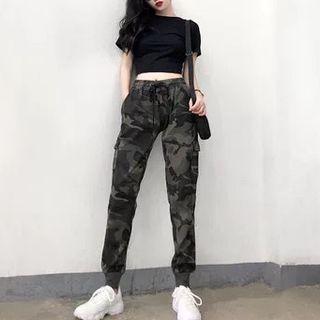 Set: Short-sleeve Cropped T-shirt + Camo Print Harem Pants