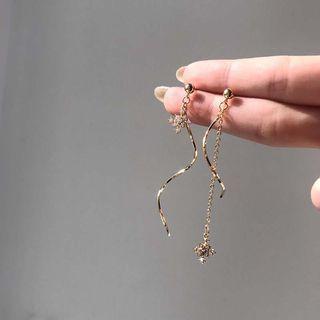 Non-matching Rhinestone Alloy Swirl Dangle Earring
