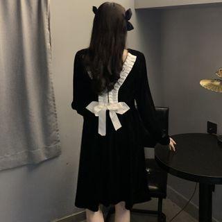 Long-sleeve Bow Back Shift Dress Black - One Size