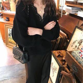 Plain V-neck Lace-trim Long-sleeve Knit Top
