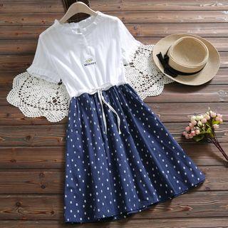 Short-sleeve Bee Embroidery A-line Dress