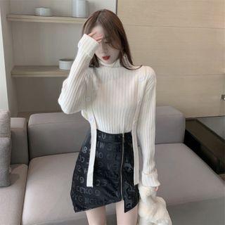 Turtle Neck Sweater / Lettering Mini Fitted Skirt