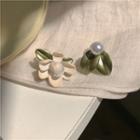 Asymmetrical Flower Stud Earring 1 Pair - Silver Stud - Asymmetrical - White & Green - One Size