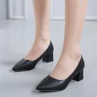 Leather Pointy-toe Pumps Black - 34
