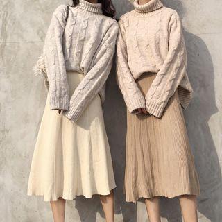 Pleated Midi Skirt / Turtleneck Cable Knit Sweater