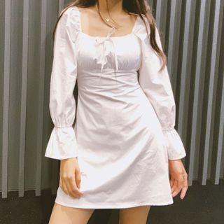 Retro Tie Strap Square-neck Long-sleeve Dress