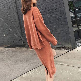 Set: Crew-neck Sweater + Back Slit Knit Skirt