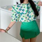 Crewneck Floral Blouse / High-waist Plain Split Skinny Mini Skirt
