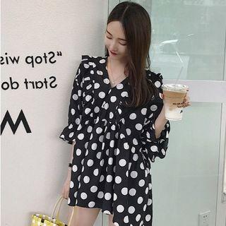 Ruffle Dotted 3/4-sleeve Blouse