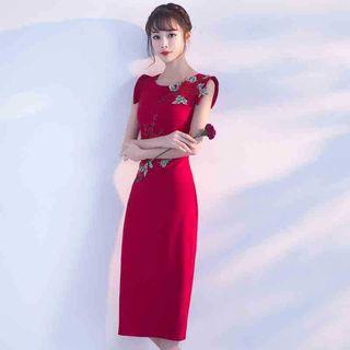Flower Embroidered Sleeveless Sheath Cocktail Dress
