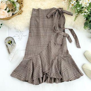 Ruffle Hem Plaid Midi Straight-fit Skirt