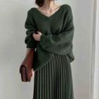 V-neck Sweater / Accordion Pleated Midi Skirt / Set