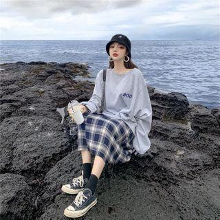 Lettering Oversize Long-sleeve T-shirt / Plaid Midi A-line Skirt