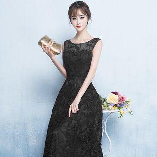 Sleeveless Floral Appliqued A-line Evening Gown