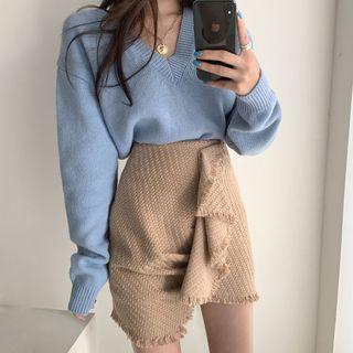 V-neck Sweater / Ruffle Mini Pencil Skirt