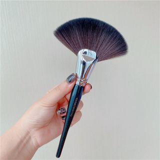 Blush Brush 1 Pc - Black - L