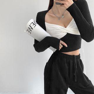 Twisted Deep V-neck Crop T-shirt
