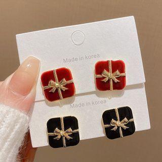 Present Stud Earring