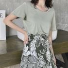 Plain V-neck Short-sleeve T-shirt/picture Print High-waist Skirt