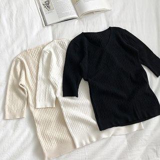 Plain V-neck 3/4-sleeve Knit Top
