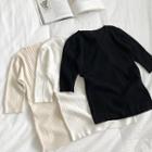 Plain V-neck 3/4-sleeve Knit Top