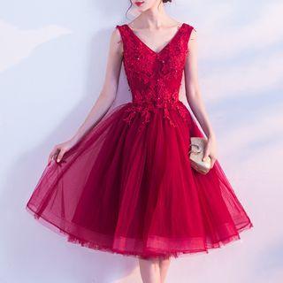 Lace Panel V-neck Sleeveless Cocktail Dress