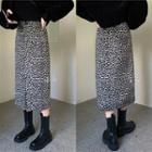 Plain Top / Leopard Print Skirt / Shawl