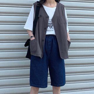 Printed Elbow-sleeve T-shirt / Pocket Detail Vest / Denim Shorts