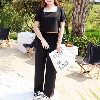 Short-sleeve Square-neck T-shirt / Straight Leg Pants / Distressed Jeans / Set
