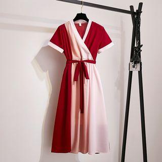 Short-sleeve Color-panel Sashed A-line Dress