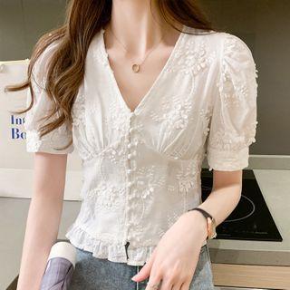 Short-sleeve Buttoned Floral Applique Crop Top