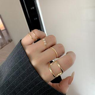 Set Of 4 : Rhinestone / Alloy Ring (assorted Designs)